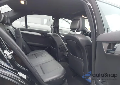 2009 Mercedes-Benz C 300 z USA, uszkodzony, nr VIN WDDGF81X59F281848